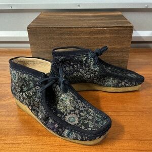 Clarks Originals Men Wallabee Blue Floral Printed Velvet Desert Boot Size 10